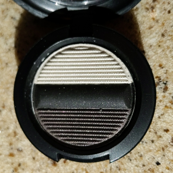 MAC Cosmetics: Eye Shadow w/Liner, NWT - Picture 5 of 5